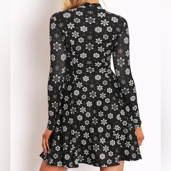 Blackmilk “SKULLFLAKES LONG SLEEVE EVIL LONGLINE DRESS” Size Large L NWT Skulls - Picture 5 of 12